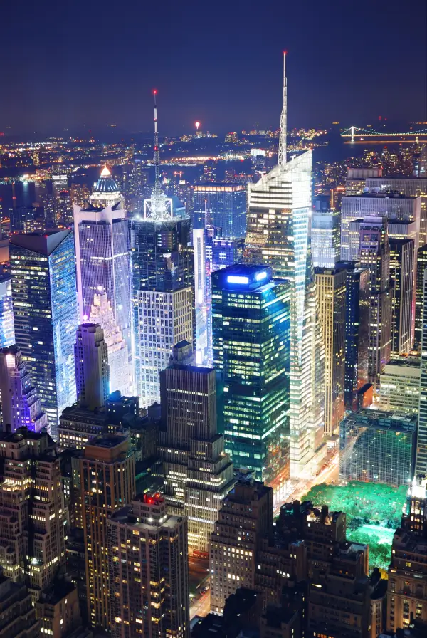 Manhattan Skyline at night webp