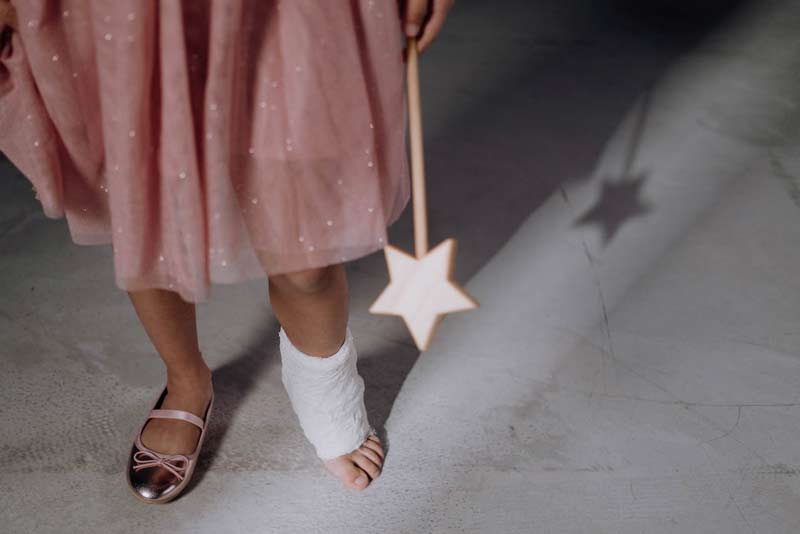 Proving Fault in New York Personal Injury Cases: Holding Defendants Accountable for Negligence 3 little girl has an accident after a slip and fall accident