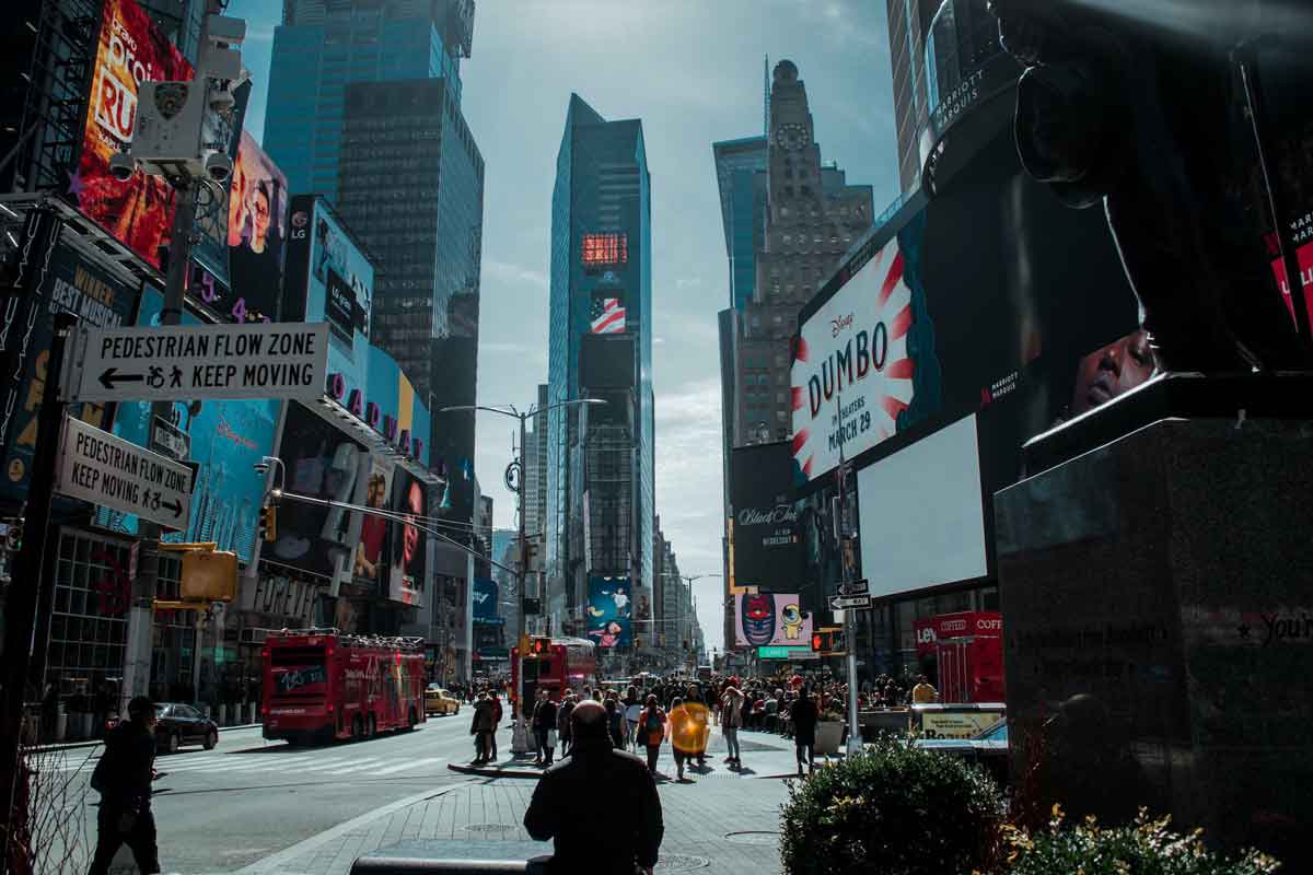 times-square-side-awalk-new-york-slip-and-fall-accident